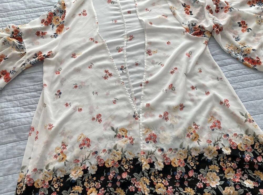 Torrid Lightweight Semi Sheer Chiffon Open Kimino White And Black Size 1/2 D2